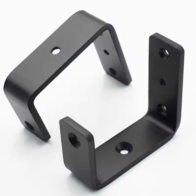 Care sunt aplicațiile specifice ale componentelor mașinii de perforare unică în domeniul industrial?